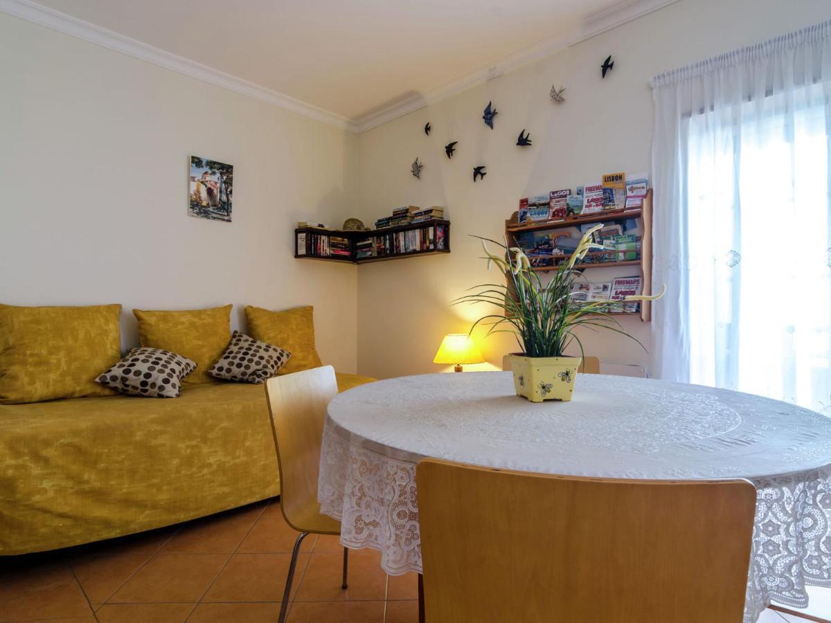 This Warm And Comfortable Apartment Lagos Room photo