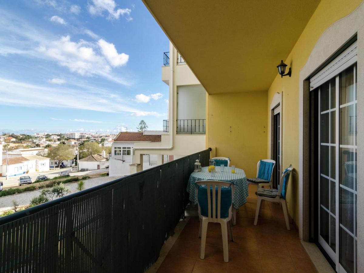 This Warm And Comfortable Apartment Lagos Room photo