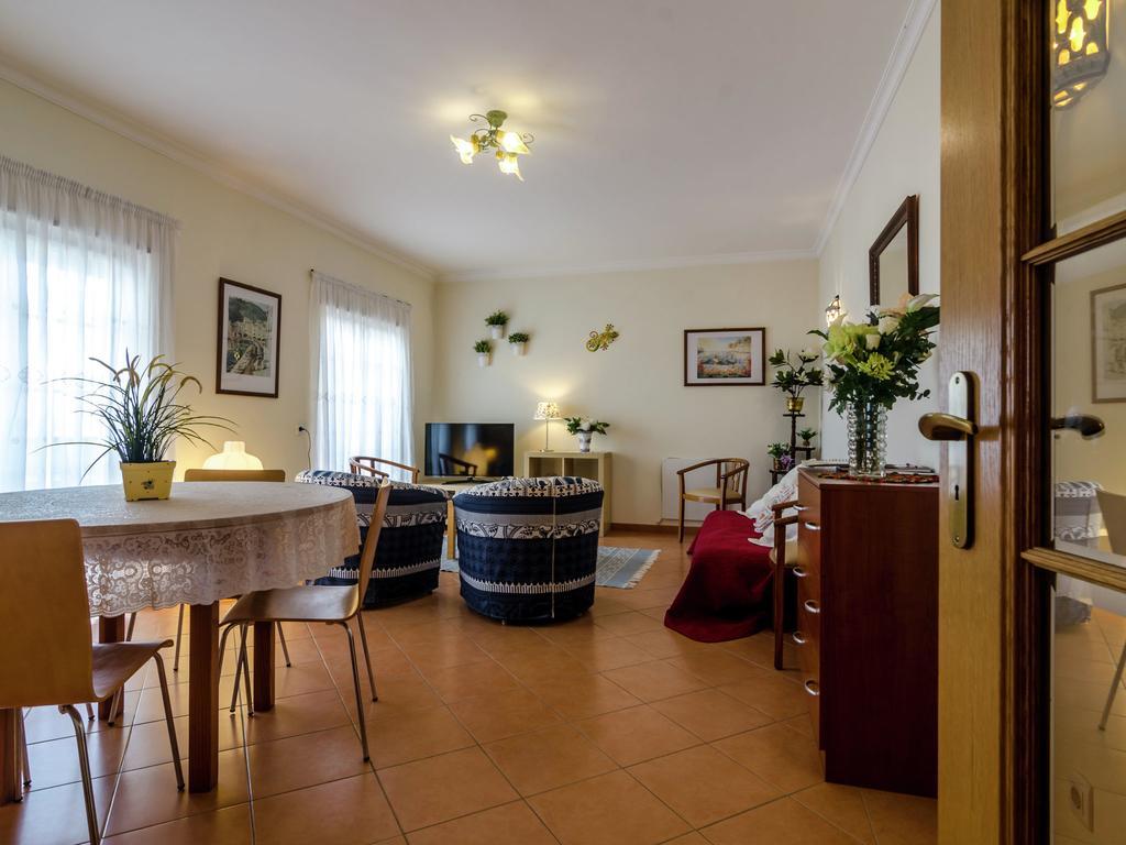 This Warm And Comfortable Apartment Lagos Room photo